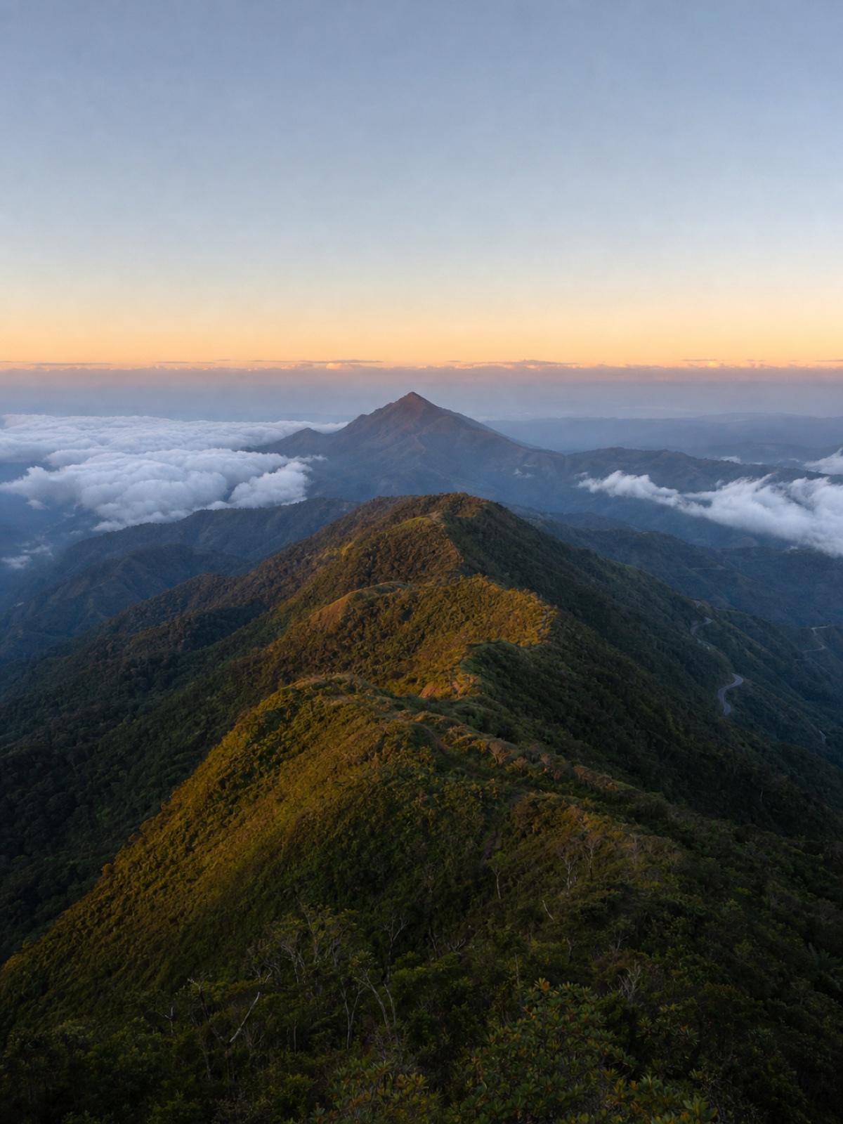 蓝山日出全景